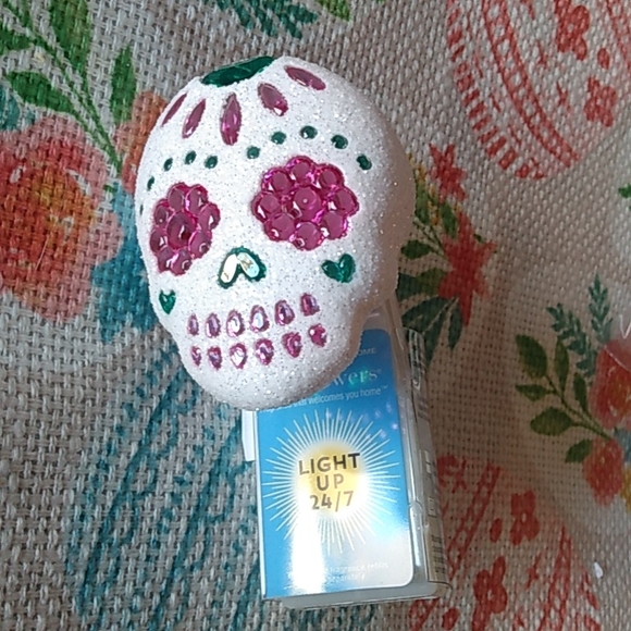 BNWT Bath & Body Day of the Dead light up plug in